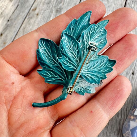 Vintage jewelry Enamel leaf brooch Teal Leaf Pin - Picture 2 of 2